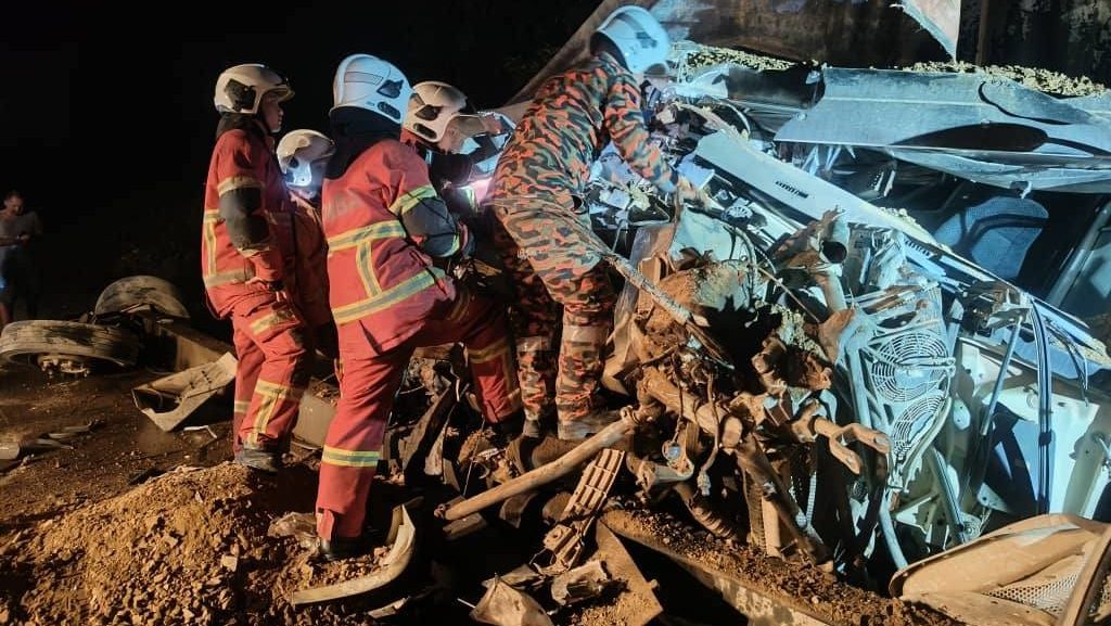 Man Dies in Tragic Lorry Crash at Engkelili Quarry, Sri Aman 1 Man Dies in Tragic Lorry Crash at Engkelili Quarry, Sri Aman