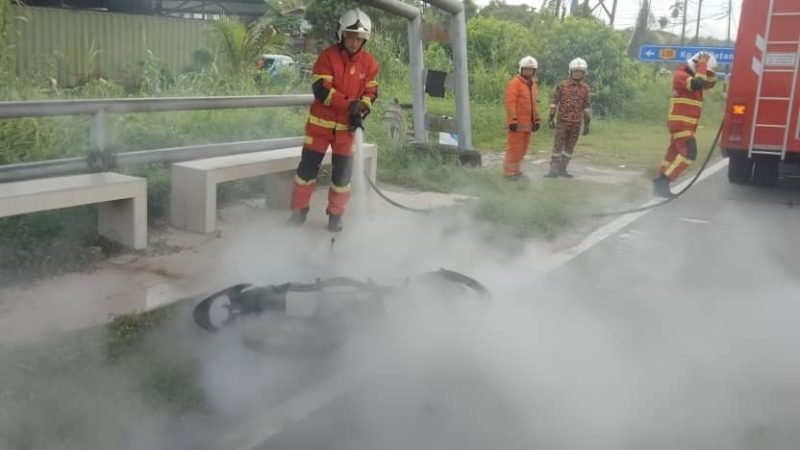 Motorcycle Engulfed in Flames Near Jalan Mukah-Oya Petrol Station