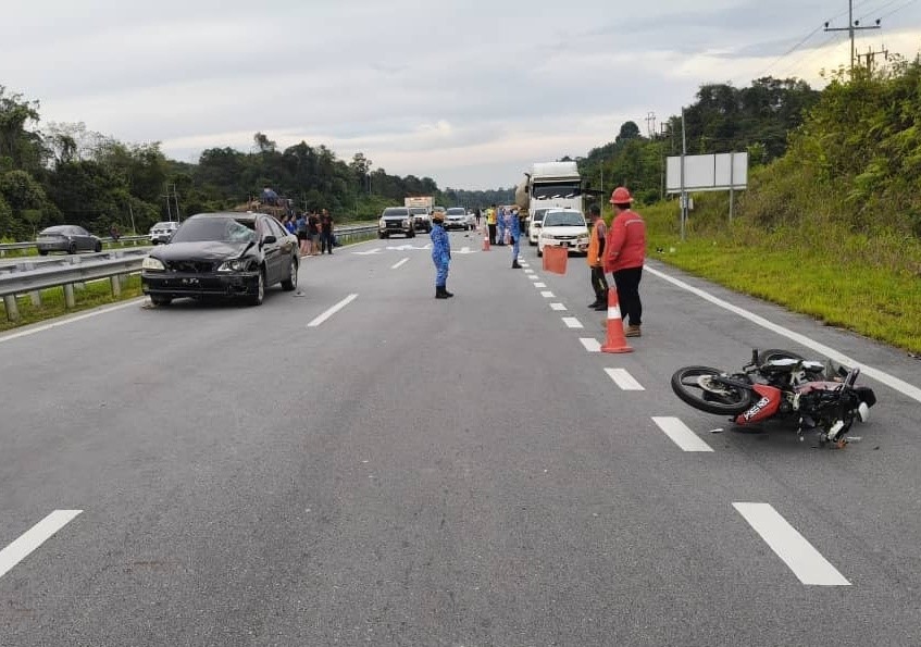 Motorcyclist Dies in Saratok After Sudden Lane Change Leads to Crash 2 Motorcyclist Dies in Saratok After Sudden Lane Change Leads to Crash