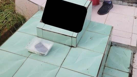 Mysterious Mobile Phone Found on Grave in Sipitang Cemetery