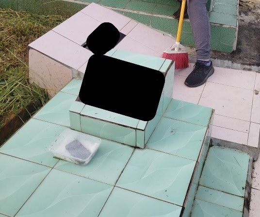 Mysterious Mobile Phone Found on Grave in Sipitang Cemetery