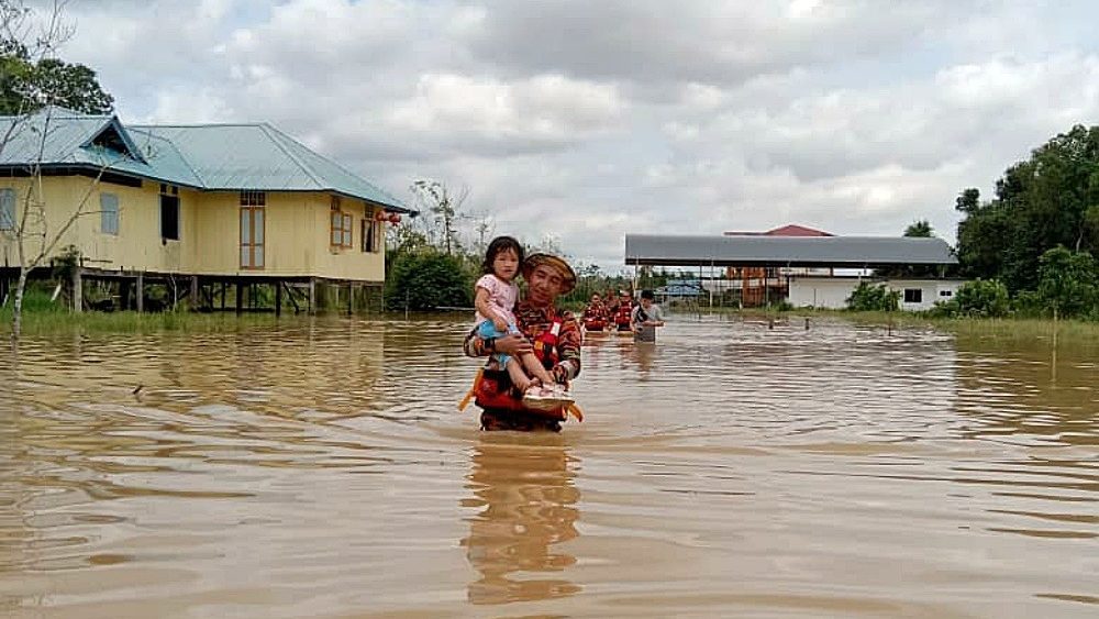 Nearly 1,000 Evacuated as Floods Worsen in Sibu and Kapit 1 Nearly 1,000 Evacuated as Floods Worsen in Sibu and Kapit