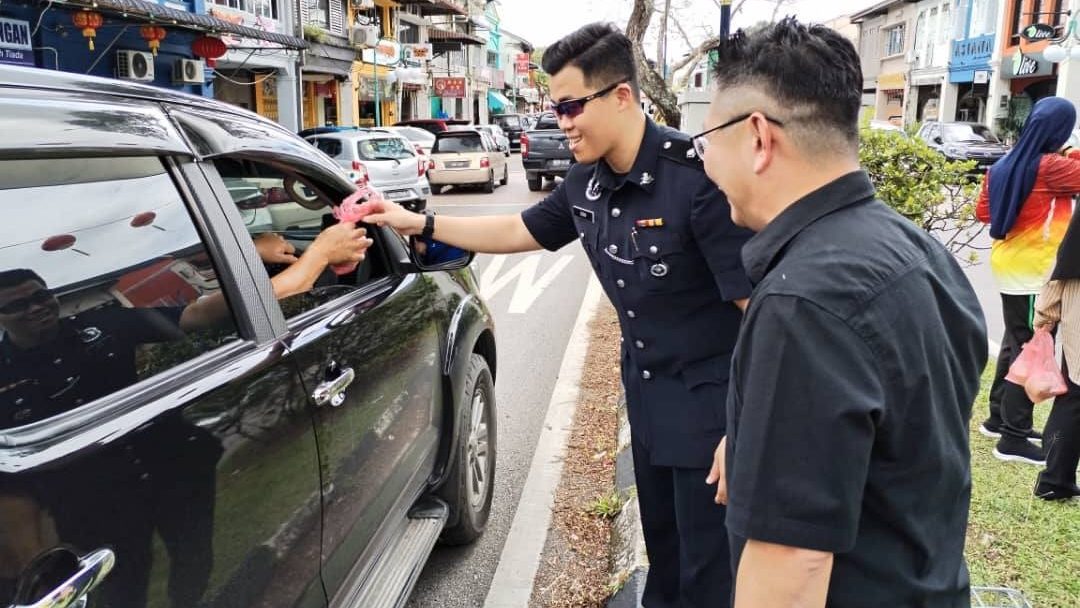 Padungan Police Host Gotong-Royong & Bubur Lambuk Drive for Ramadan