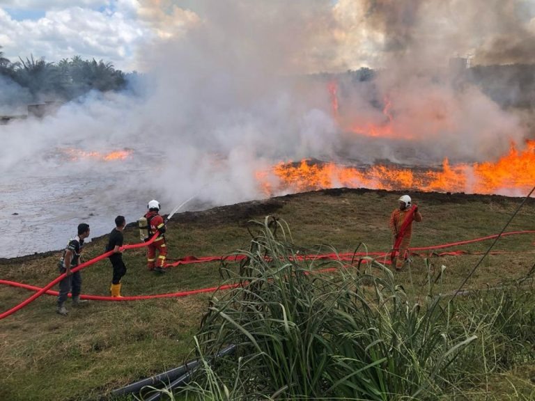 Palm Oil Waste Pond Catches Fire at MJM Factory in Bekenu