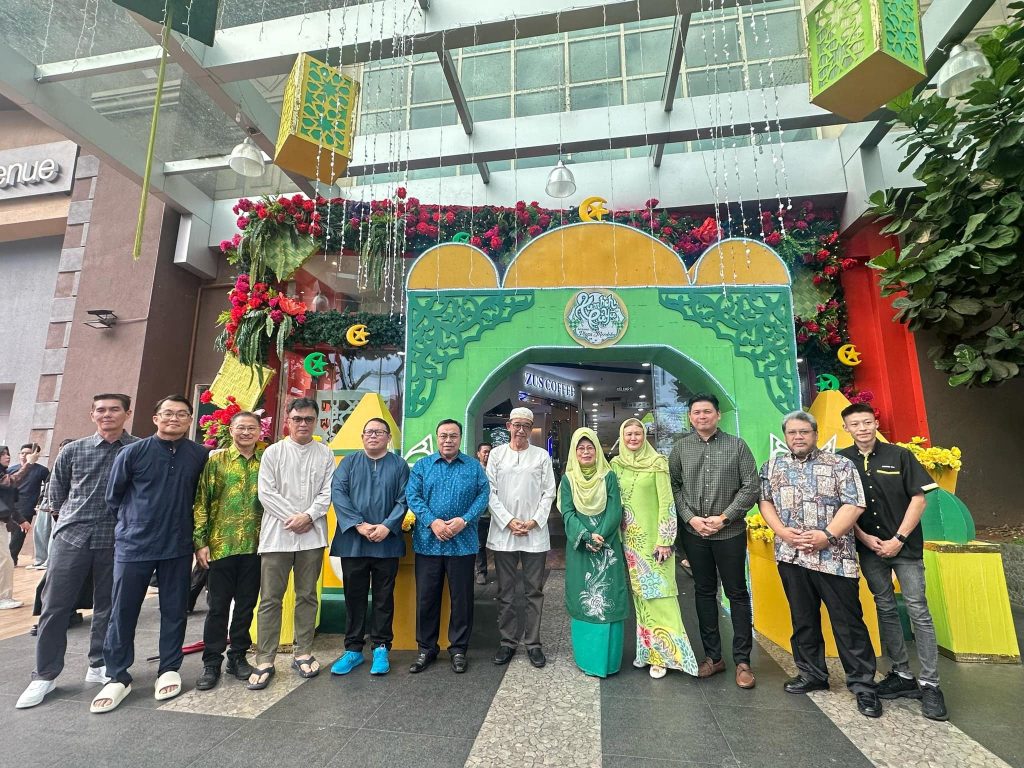 Plaza Merdeka’s ‘Kamboh Raya’ Strengthens Unity and Charity in Kuching 2 Plaza Merdeka’s ‘Kamboh Raya’ Strengthens Unity and Charity in Kuching