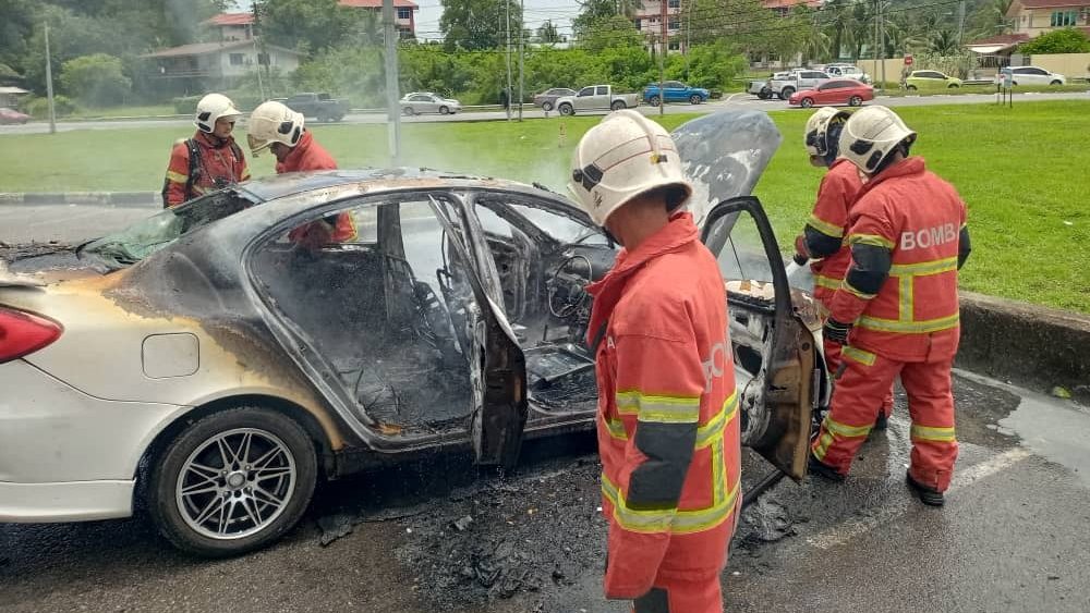 Proton Persona Catches Fire on Jalan Padang Kerbau, No Injuries Reported