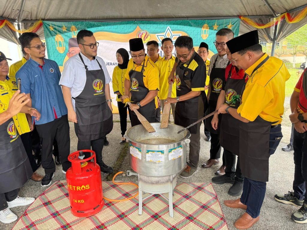 SABERKAS Spreads Ramadan Joy with Bubur Lambuk Roadshow in Sarawak 2 SABERKAS Spreads Ramadan Joy with Bubur Lambuk Roadshow in Sarawak