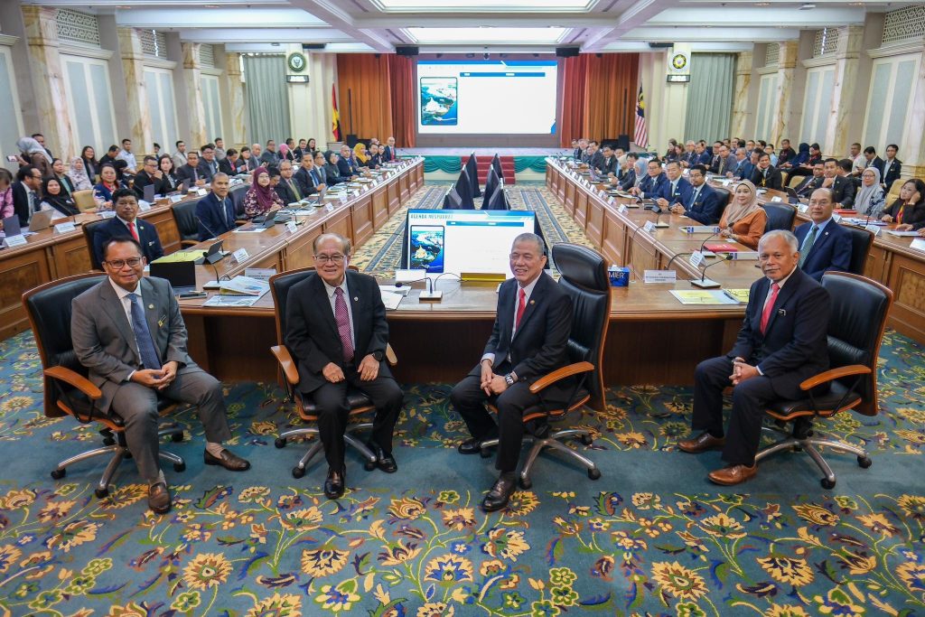 Sarawak Strengthens Development Plans: MTPNG 2025 Meeting in Kuching 2 Sarawak Strengthens Development Plans MTPNG 2025 Meeting in Kuching