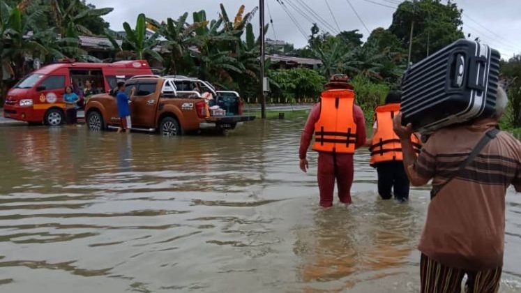 Six Rescued as Flash Floods Hit Kapit, Evacuated to Jalan Bleteh PPS
