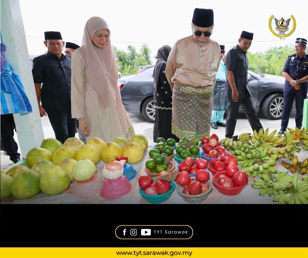 TYT Sarawak Stops at Local Market, Supports Small Traders