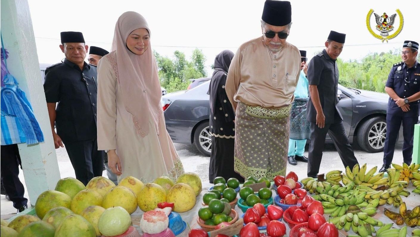TYT Sarawak Stops at Local Market, Supports Small Traders