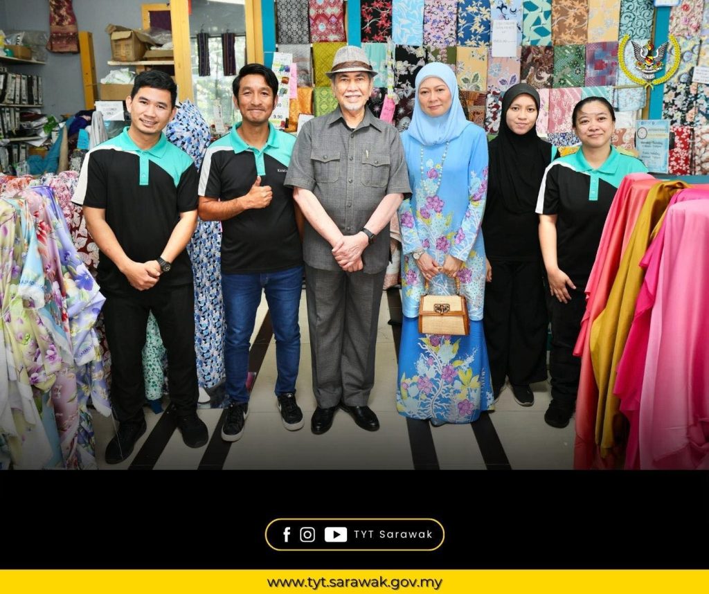 TYT Sarawak and Wife Spread Aidilfitri Joy with Heartfelt Gifts 2 TYT Sarawak and Wife Spread Aidilfitri Joy with Heartfelt Gifts