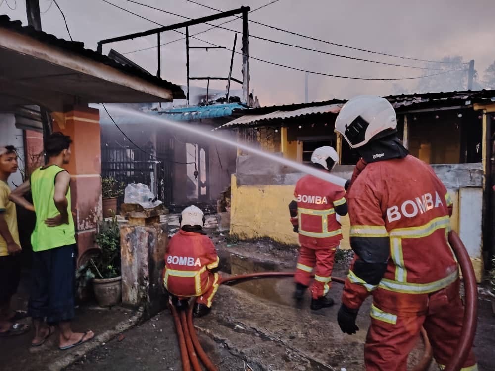 Three Houses Burnt Down in Kampung Tabuan Melayu Fire Incident