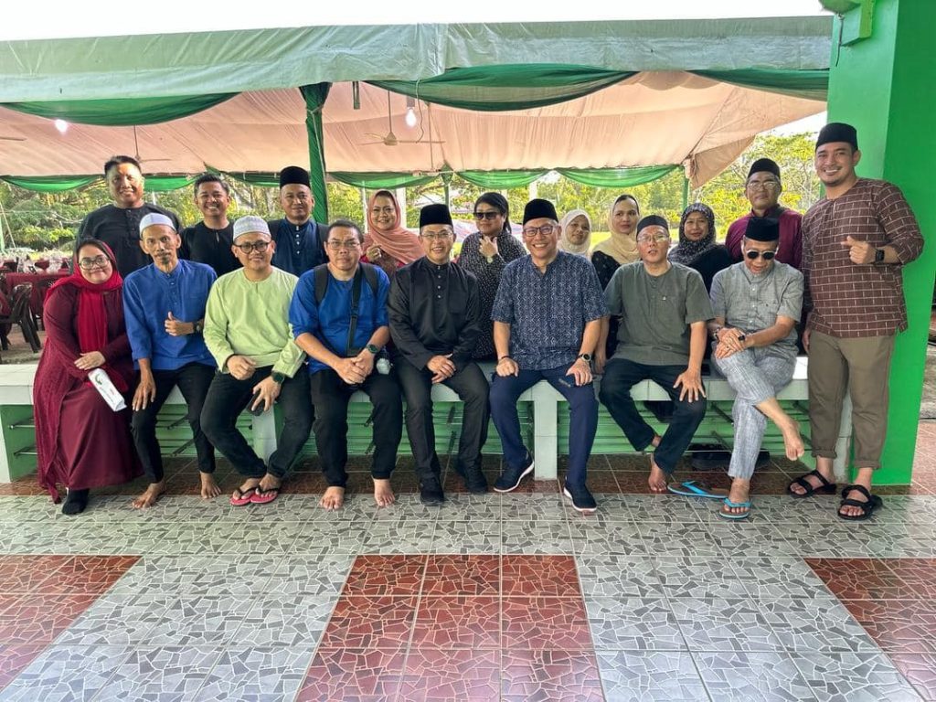 UKAS Bridges Government and Rural Communities in Sarawak 2 UKAS Bridges Government and Rural Communities in Sarawak