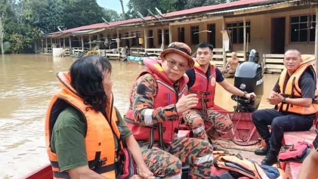 Woman Rescued as Floodwaters Reach 10 Feet, Bomba Ramps Up Operations in Sarawak 1 Woman Rescued as Floodwaters Reach 10 Feet, Bomba Ramps Up Operations in Sarawak