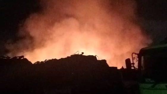 Workshop in Jalan Sungai Tapang Destroyed by Fire, No Injuries Reported 1 Workshop in Jalan Sungai Tapang Destroyed by Fire, No Injuries Reported