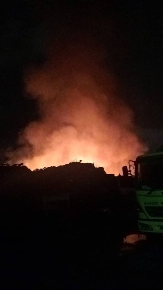 Workshop in Jalan Sungai Tapang Destroyed by Fire, No Injuries Reported 2 Workshop in Jalan Sungai Tapang Destroyed by Fire, No Injuries Reported