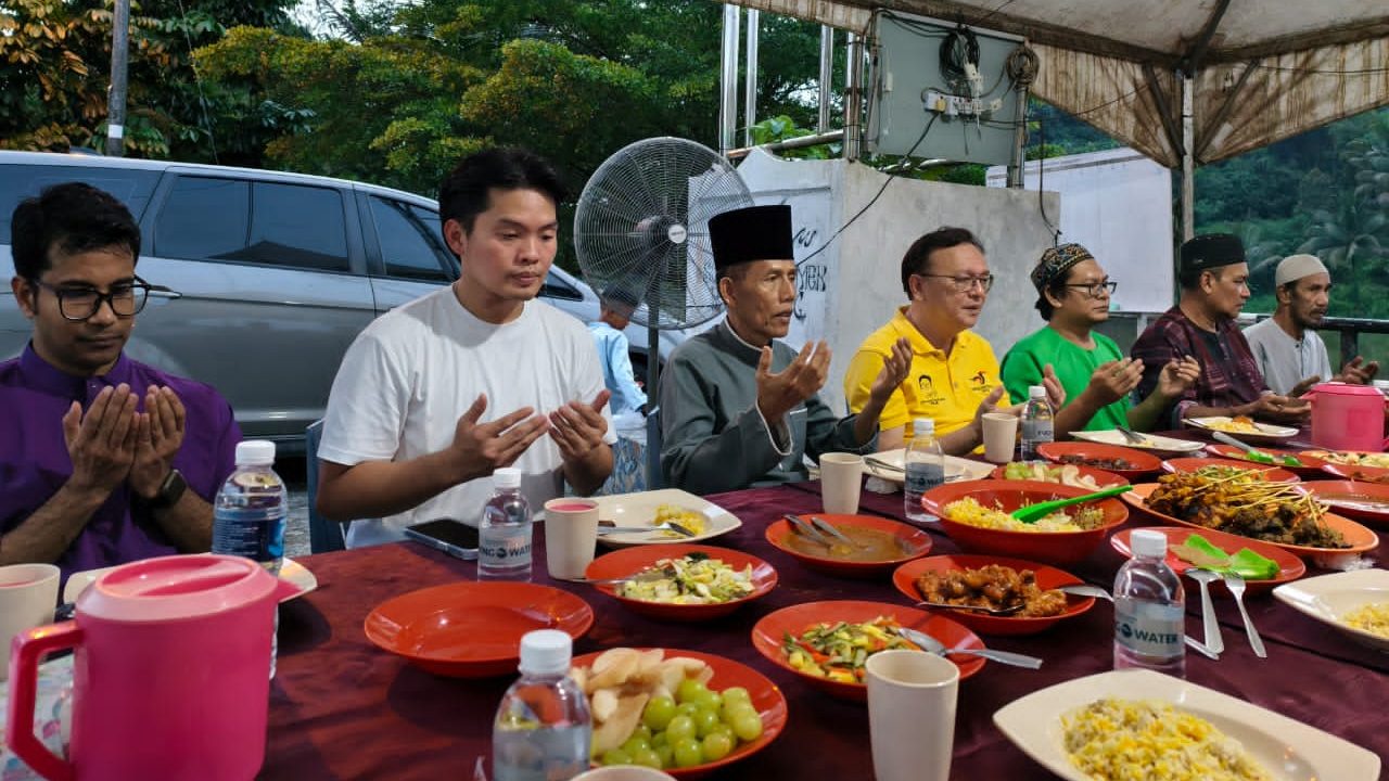 YB Lo Khere Chiang Joins Community Iftar at Nurul Jamiq Mosque 1 YB Lo Khere Chiang Joins Community Iftar at Nurul Jamiq Mosque