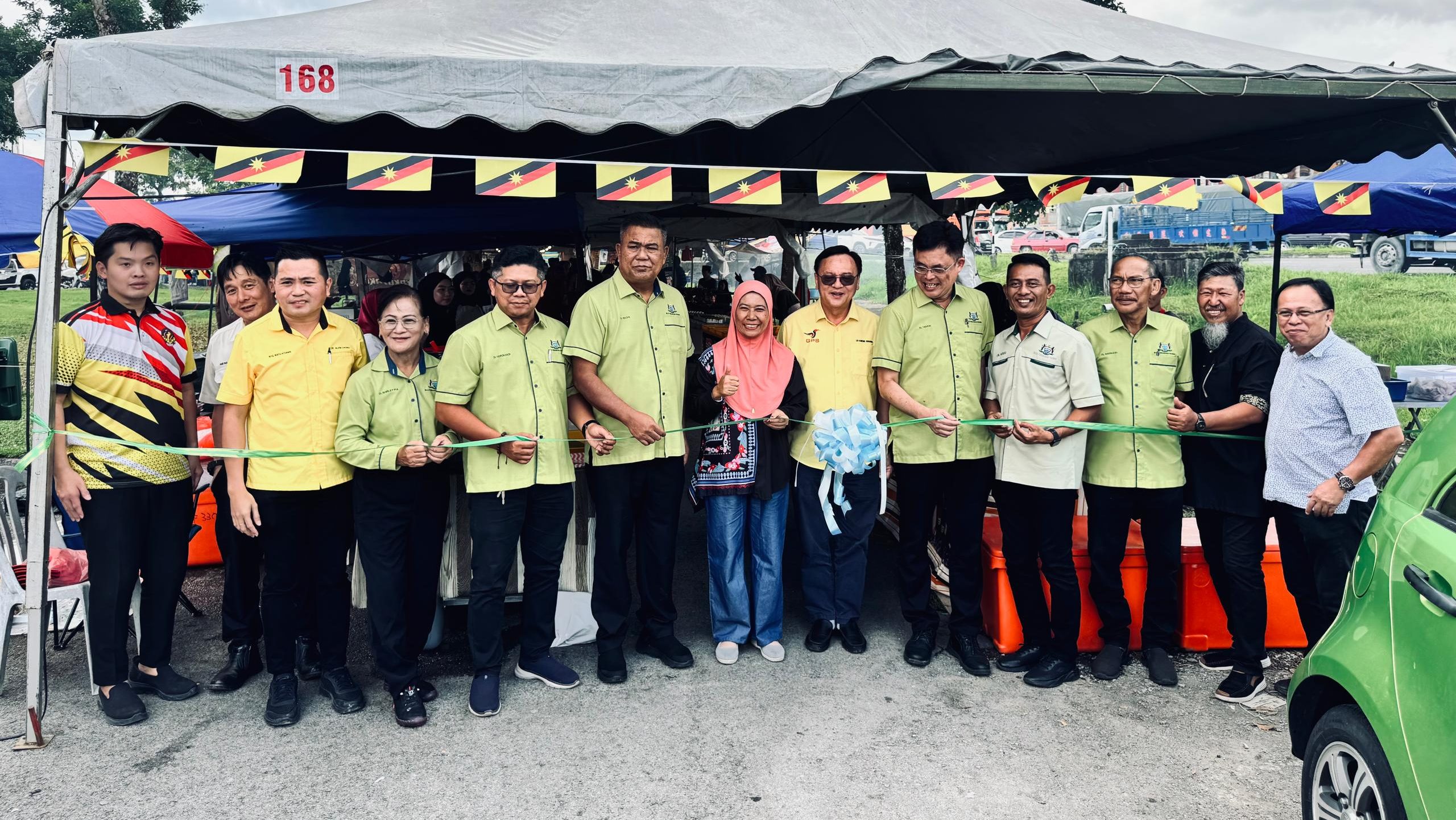 YB Lo Khere Chiang Visits and Opens Ramadan Bazaars in Batu Kitang