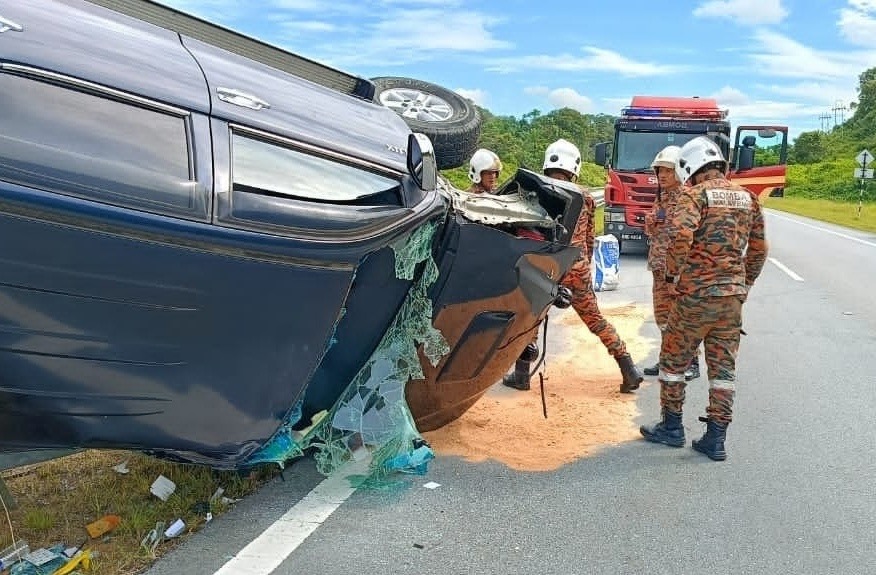 4WD Overturns on Pan Borneo Highway, Two Men Survive Crash