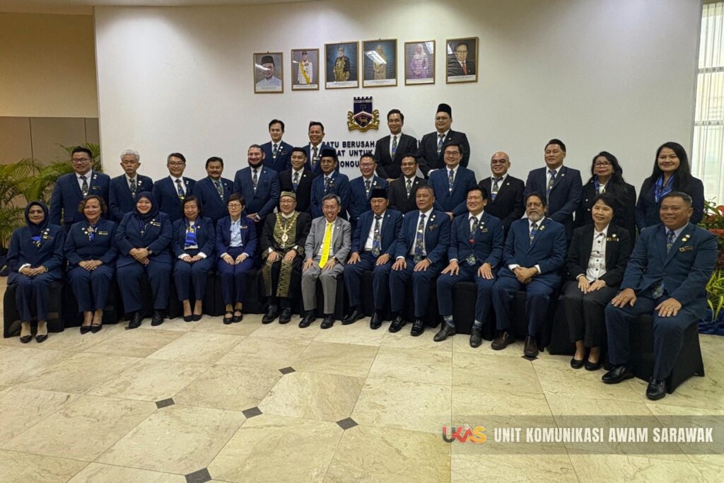 Dato Wee Hong Seng Reappointed as MBKS Mayor, 32 Sworn In 2 Dato Wee Hong Seng Reappointed as MBKS Mayor, 32 Sworn In