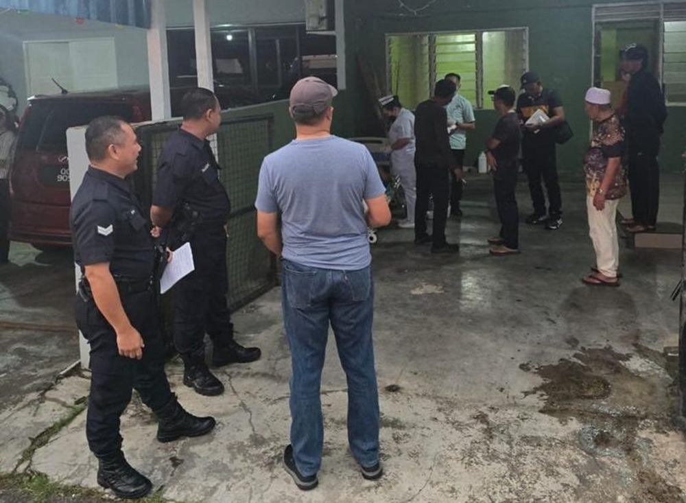 Elderly Woman, 82, Found Dead in Petra Jaya Drain, Case Ruled Sudden Death