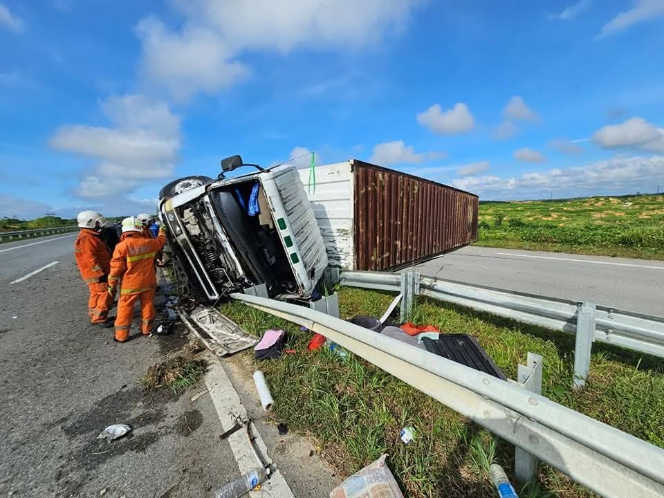 Fatal Crash on Jalan Bintulu-Miri One Dead, Three Injured