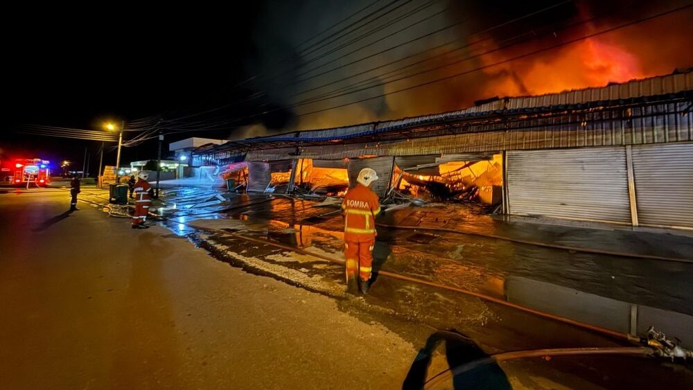 Fire Destroys Vehicle Spare Parts Shop in Miri Early Morning Blaze