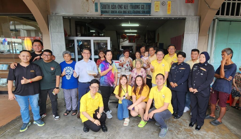 Free Vegetarian Lunch & Douhua Delight Brings Warmth to Padungan