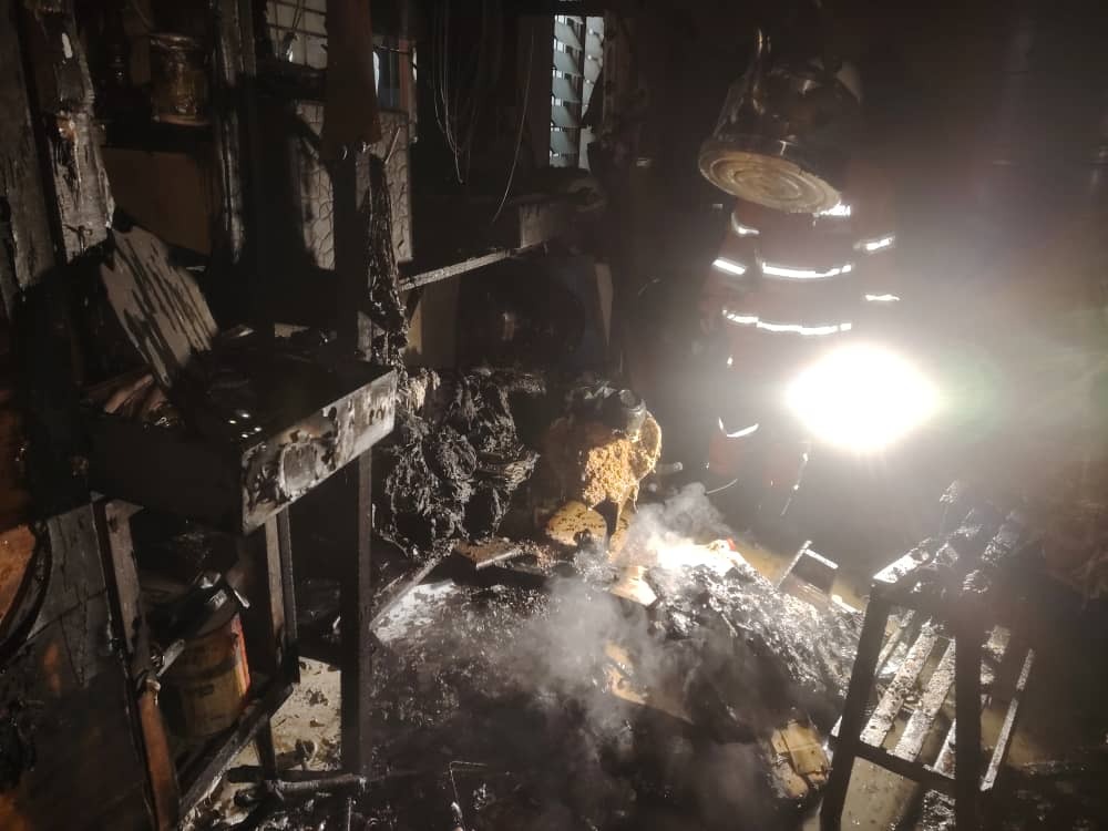 Heroic Senior Saves Siburan Home from Fire in Early Morning Scare 2 Heroic Senior Saves Siburan Home from Fire in Early Morning Scare