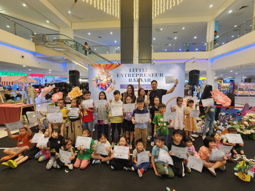 Kids Run Their Own Business at Little Entrepreneur Bazaar! 2 Kids Run Their Own Business at Little Entrepreneur Bazaar!