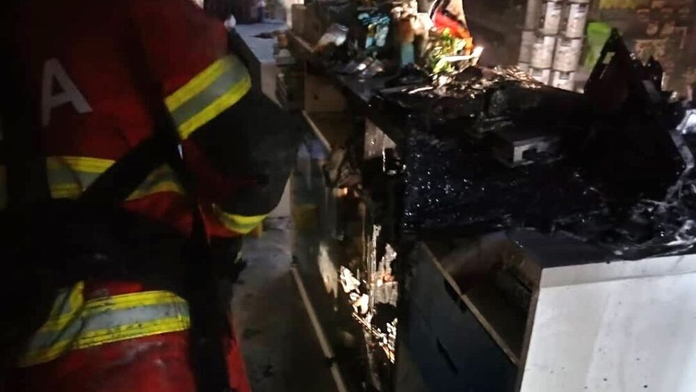 Quick Action Saves Pharmacy from Fire at Jalan Kuching-Serian