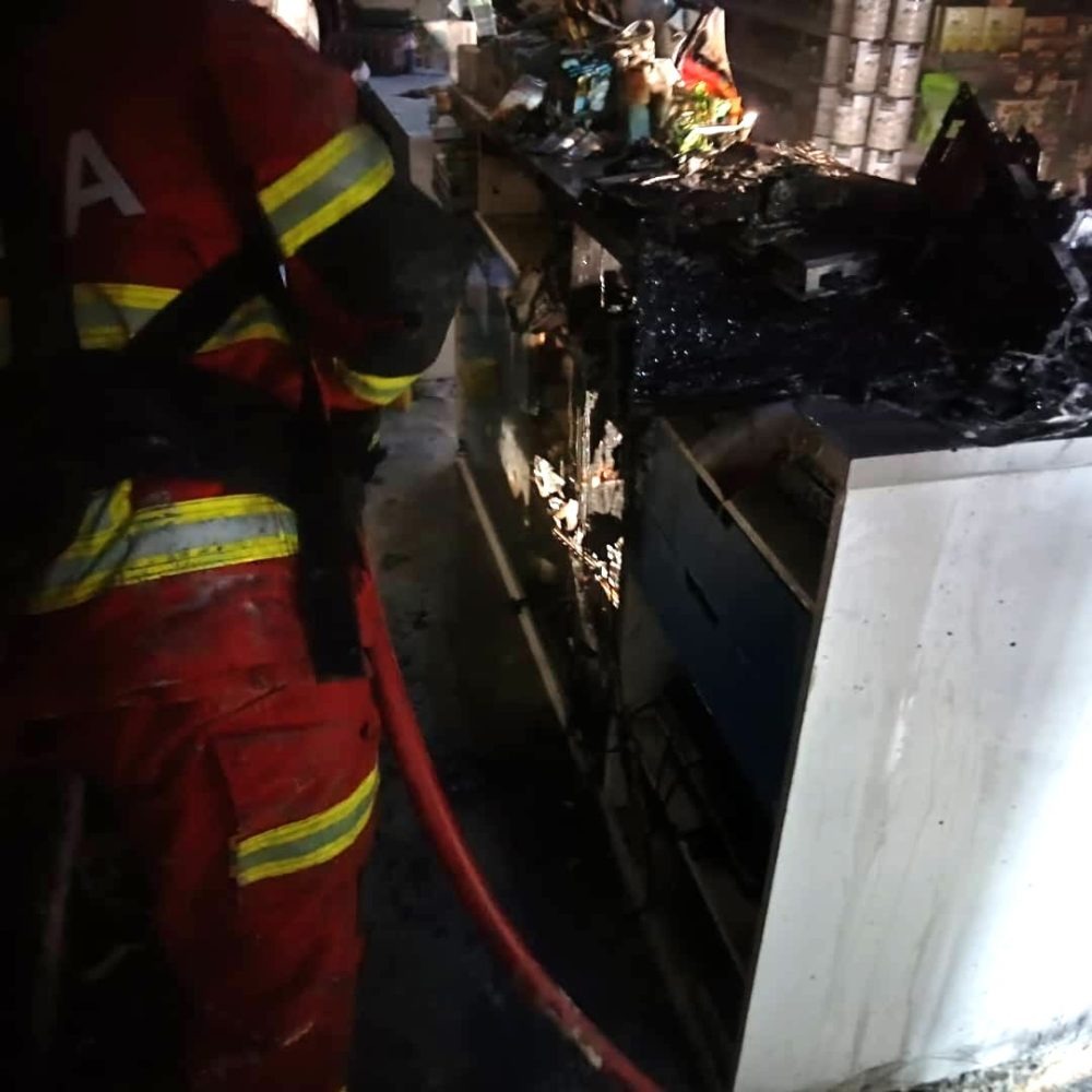 Quick Action Saves Pharmacy from Fire at Jalan Kuching-Serian