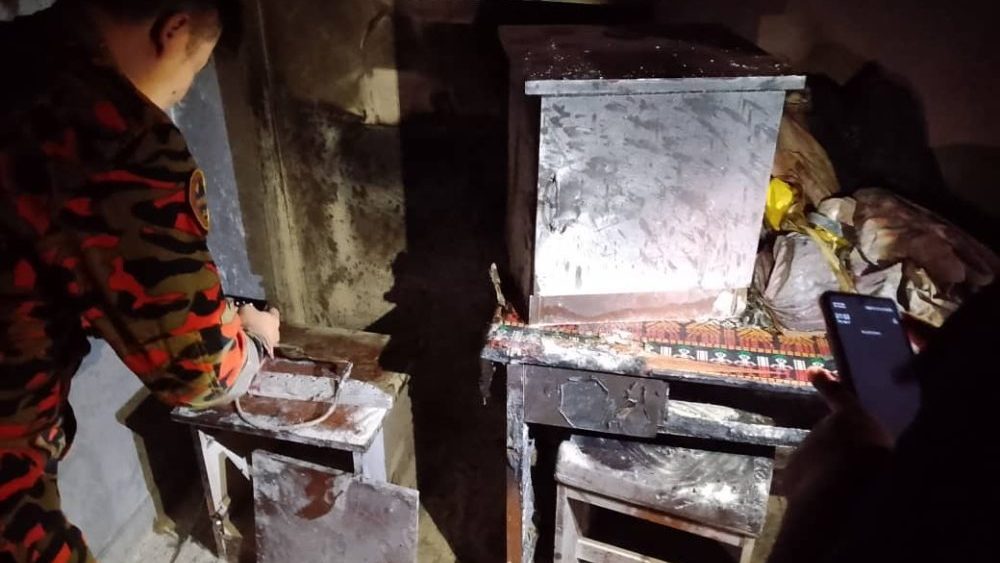 Quick-Thinking Neighbour Saves 8 Units from Fire at Batu 6 Flat 1 Quick-Thinking Neighbour Saves 8 Units from Fire at Batu 6 Flat