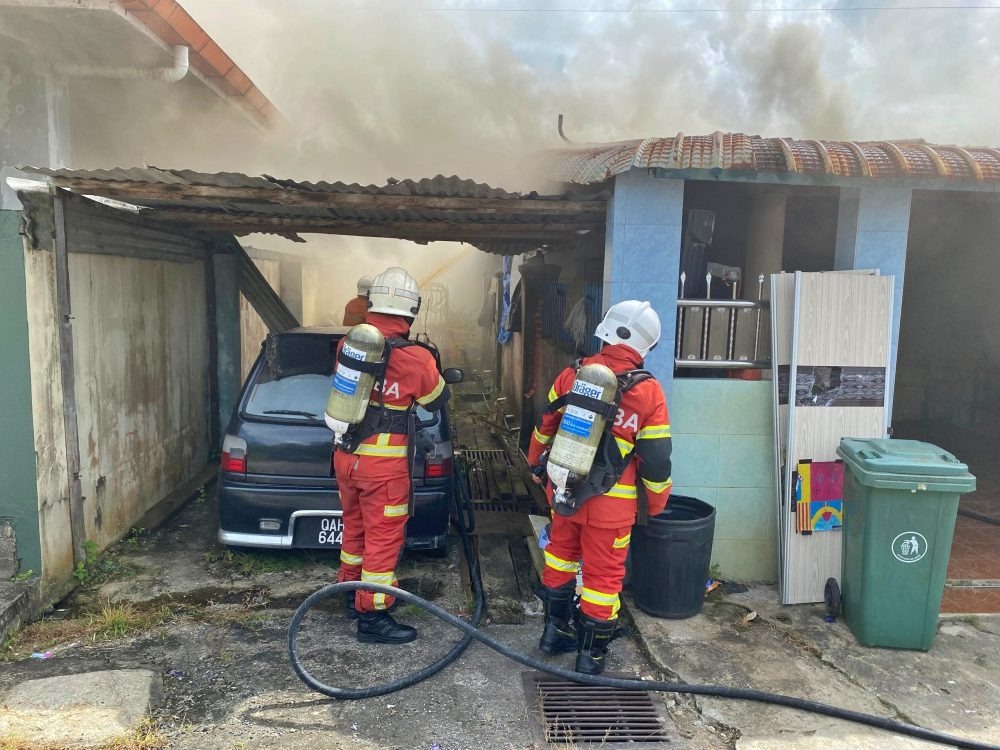 Quick Thinking and Teamwork Save Saratok Home from Fire Damage
