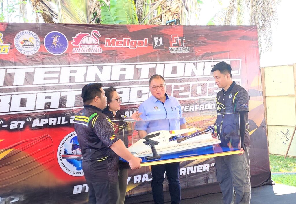 SIPBR 2025: Sibu's International Powerboat Race Paves the Way for Tourism Growth 2 SIPBR 2025 Sibu's International Powerboat Race Paves the Way for Tourism Growth