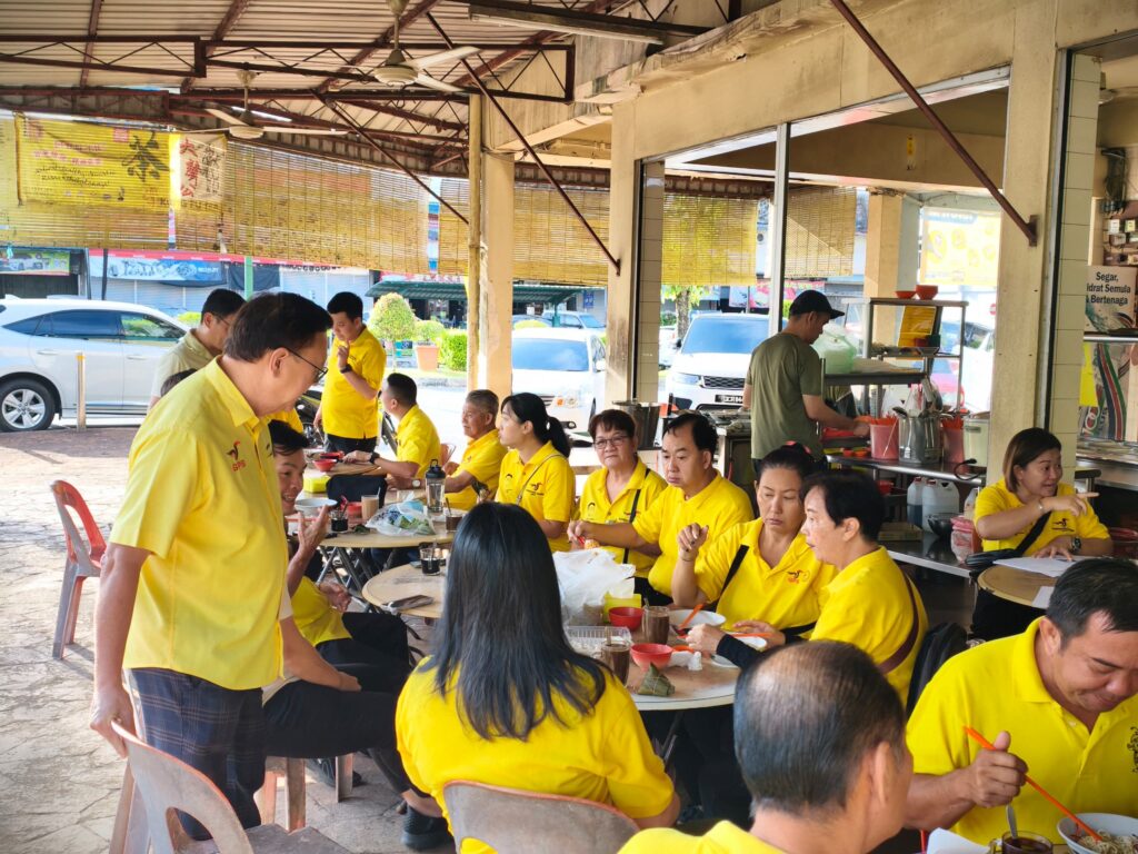 SUPP Batu Kitang Brings Mobile Govt Services to 10th Mile Kota Padawan! 2 SUPP Batu Kitang Brings Mobile Govt Services to 10th Mile Kota Padawan!