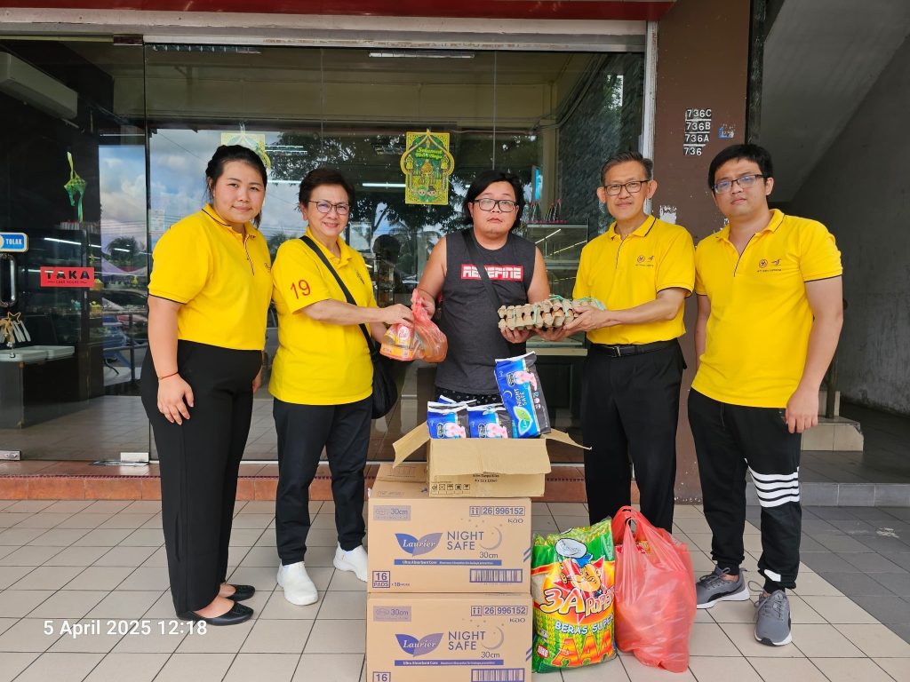 SUPP Batu Lintang Branch Chairman Sih Hua Tong & Team delivers aid to cancer patient 2 SUPP Batu Lintang Branch Chairman Sih Hua Tong & Team delivers aid to cancer patient