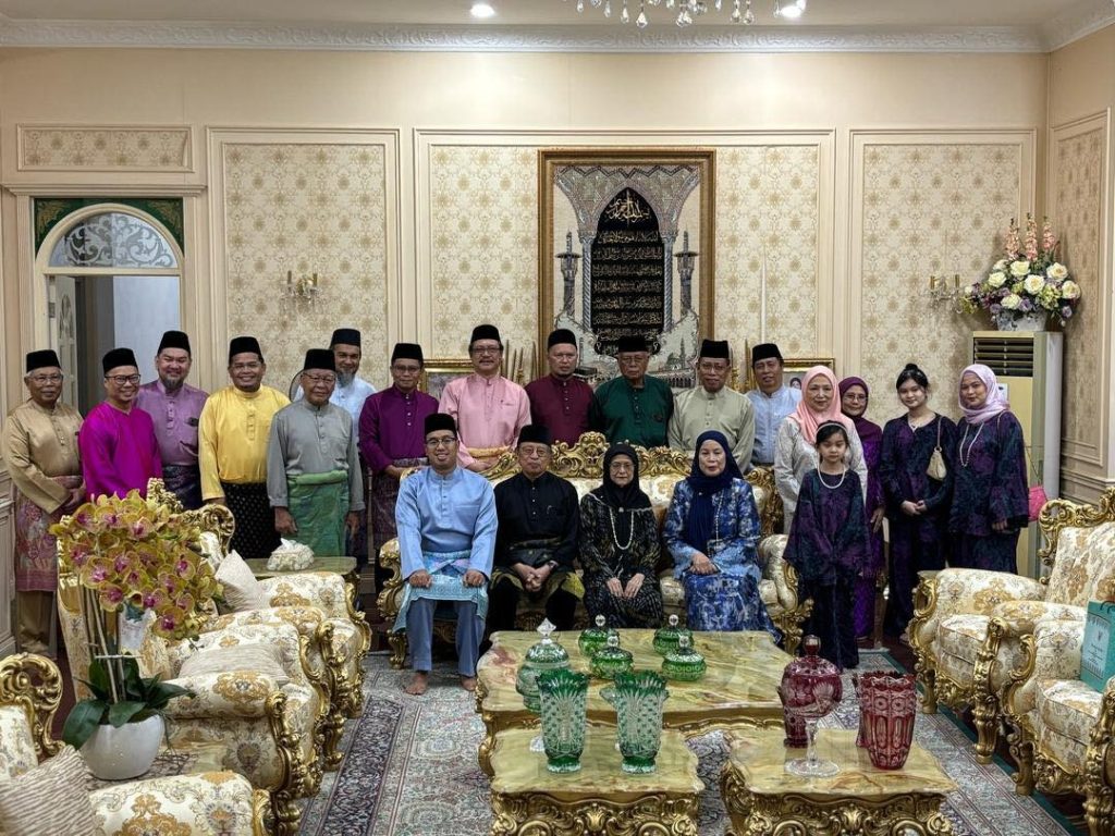 Sarawak Premier & Wife Visit Family of Late Tun Pehin Sri Adenan 2 Sarawak Premier & Wife Visit Family of Late Tun Pehin Sri Adenan