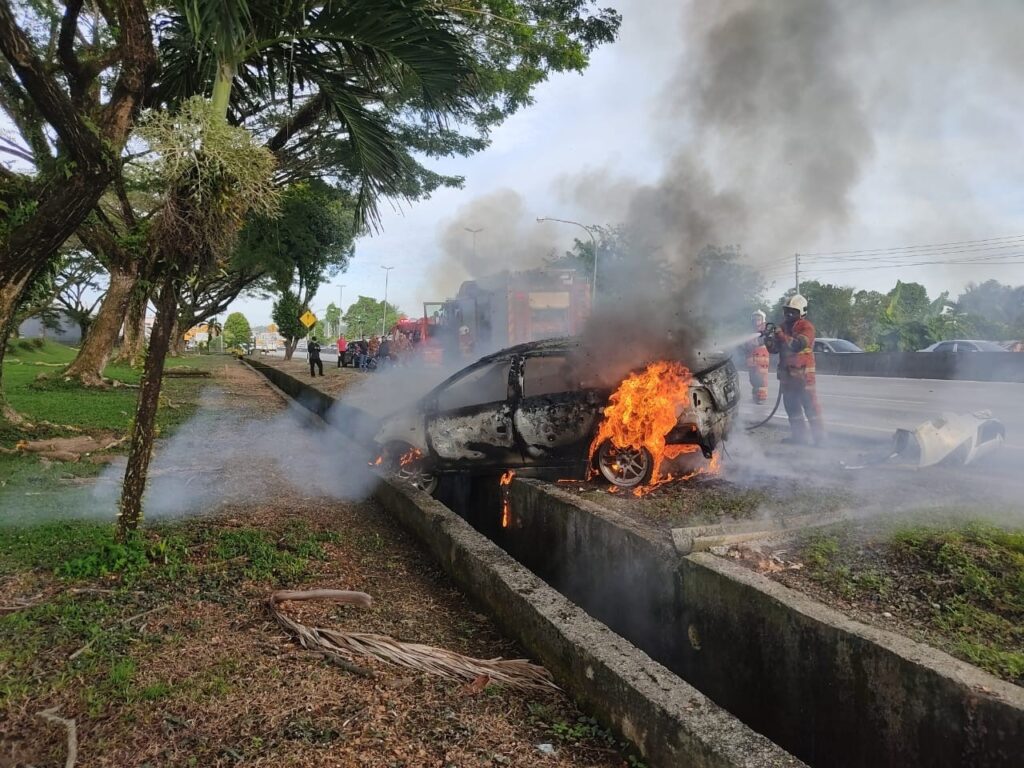 Toyota Vios Engulfed in Flames After Crash, Driver Escapes Unhurt
