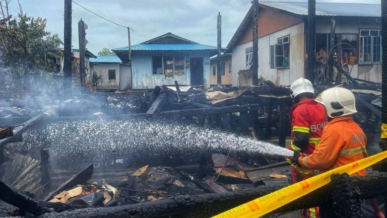 Tragedy in Pusa Family Homeless After Kampung Tengah House Fire