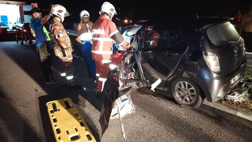 Two Men Survive After Perodua Axia Crashes Into Parked Trailer