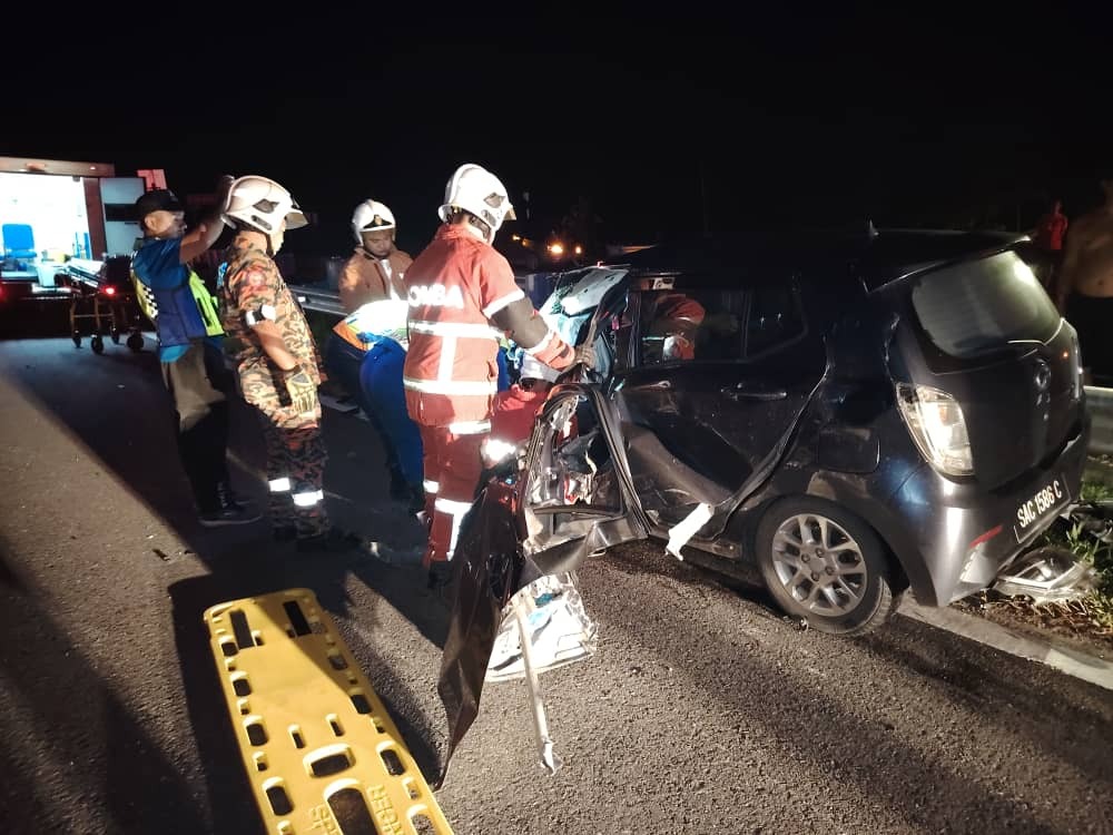 Two Men Survive After Perodua Axia Crashes Into Parked Trailer