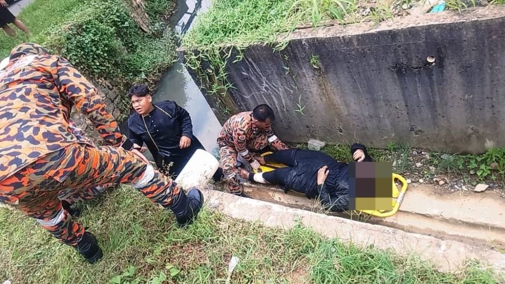 Woman Injured After Motorcycle Skids into Ditch in Serian