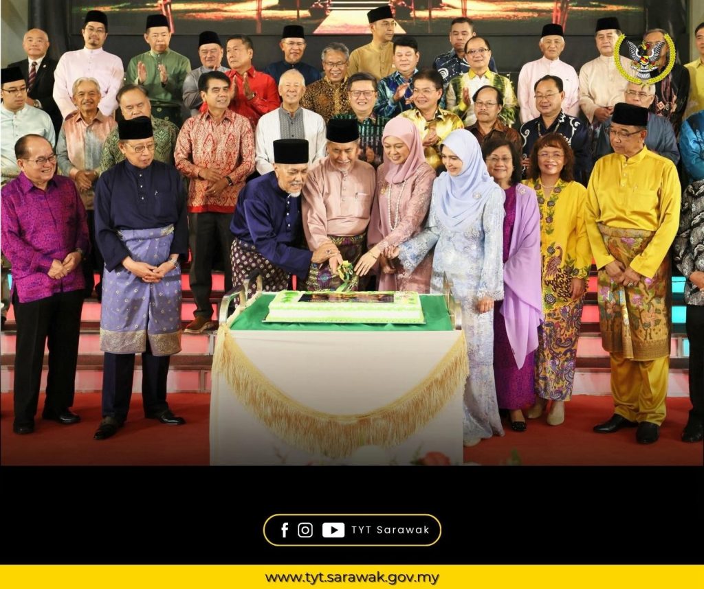 Yang Di-Pertua Negeri Sarawak and Spouse Attend 2025 Aidilfitri Open House at DUN Sarawak 2 Yang Di-Pertua Negeri Sarawak and Spouse Attend 2025 Aidilfitri Open House at DUN Sarawak