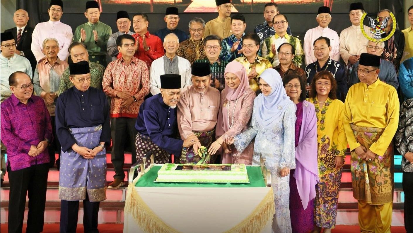 Yang Di-Pertua Negeri Sarawak and Spouse Attend 2025 Aidilfitri Open House at DUN Sarawak 1 Yang Di-Pertua Negeri Sarawak and Spouse Attend 2025 Aidilfitri Open House at DUN Sarawak