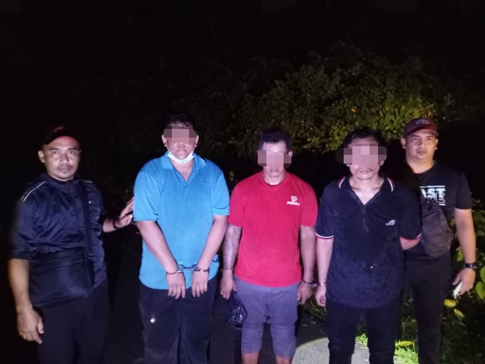 3 Men Caught Red-Handed in Failed Break-In at Samarahan Scrap Shop 2 3 Men Caught Red-Handed in Failed Break-In at Samarahan Scrap Shop