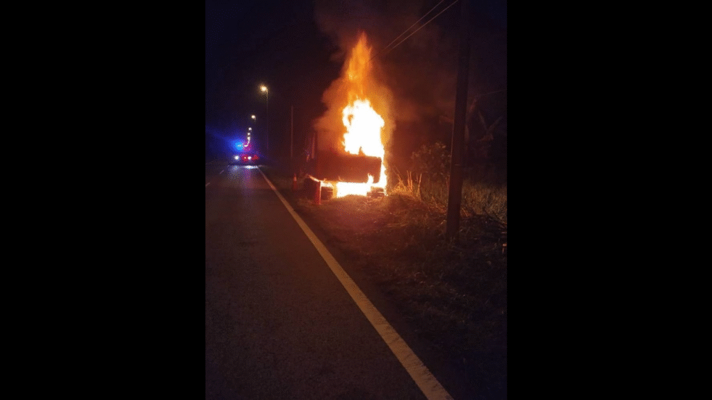 Excavator Destroyed in Pre-Dawn Blaze at Jalan Kampung Melayu