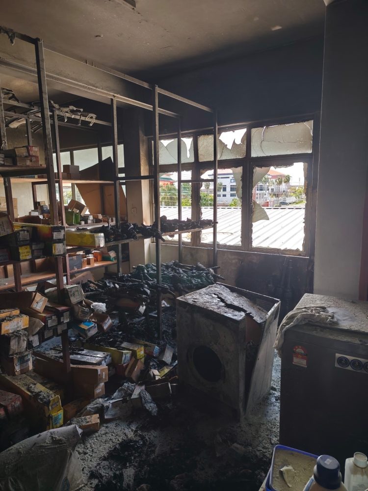 Fire Damages Miri Car Parts Shop, 40% of Building Destroyed 2 Fire Damages Miri Car Parts Shop, 40% of Building Destroyed