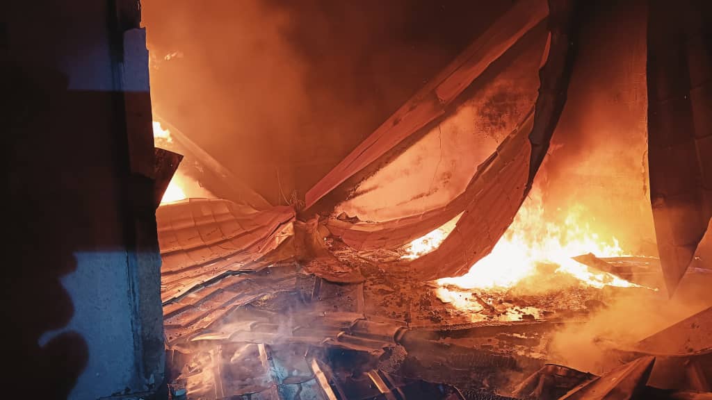 Fire Guts 80% of MJC Batu Kawa Shop Roof in Late-Night Blaze